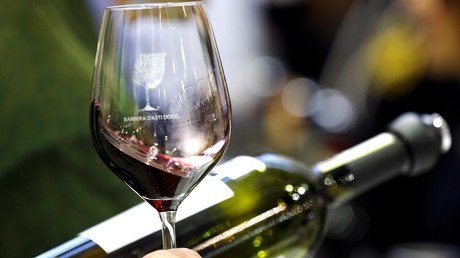Teetotalers at as much risk of dementia as excessive drinkers - study