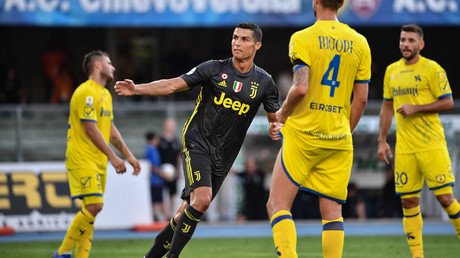 Champions Juventus leave it late but win as Ronaldo fails to find net on debut