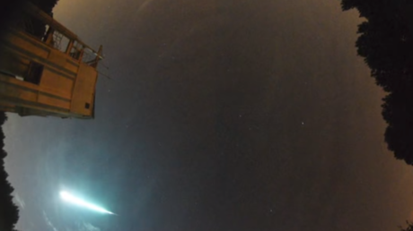 Off-target: Ukrainian Buk missile launcher slams into busy Kiev building  (VIDEO)