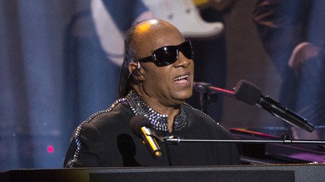 Global warming deniers partly responsible for Aretha Franklin’s cancer, says Stevie Wonder (VIDEO)