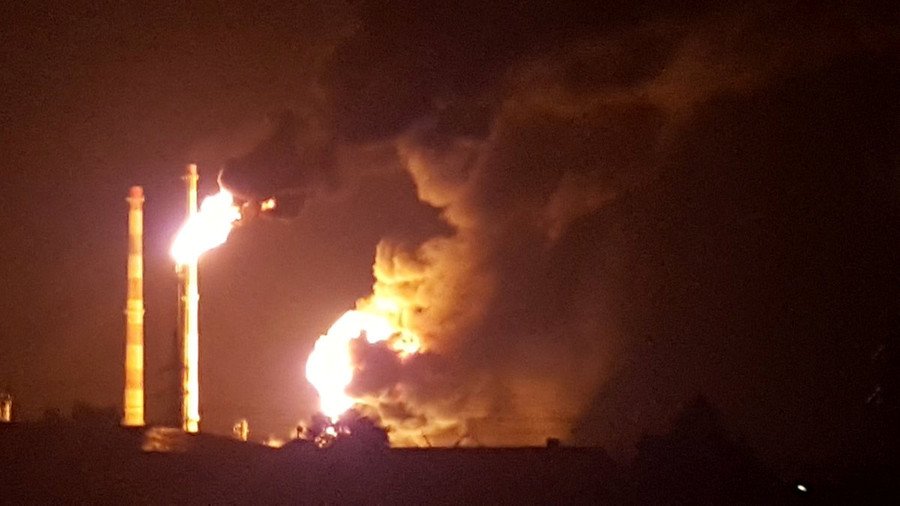 8 injured, 1,800 evacuated as huge blast rocks oil refinery in Bavaria (VIDEO)