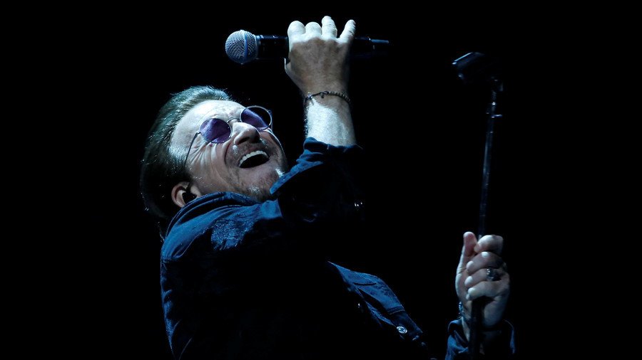Not such a beautiful day: Bono loses voice ‘completely’ during U2’s Berlin gig (VIDEOS)