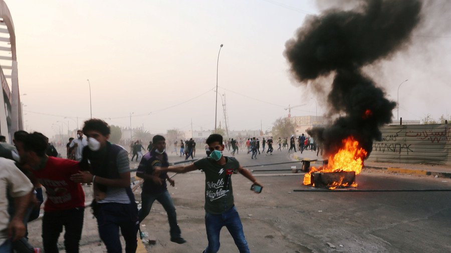 Iraqis torch govt building in Basra as at least 1 killed, 20+ injured in fresh protests (VIDEO)