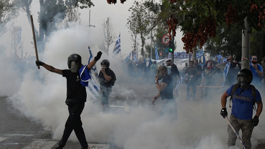 Tear gas as protesters clash with police in Thessaloniki, chanting ‘Macedonia is Greece’ (PHOTOS) 