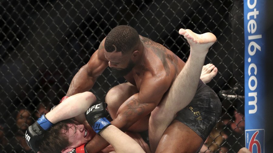 Woodley beats Till to retain welterweight title in dominant display at UFC 228 
