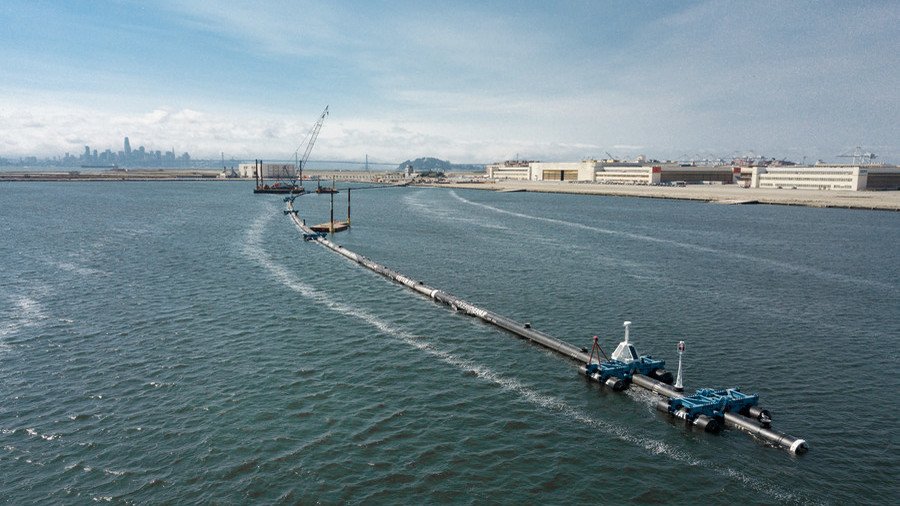 Thumbs up from Musk: Huge tube that collects sea garbage launched in ambitious eco-project (VIDEO)