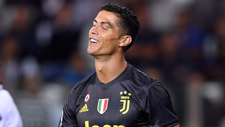 Cristiano Ronaldo photobombs reporter at Juventus training session (VIDEO)