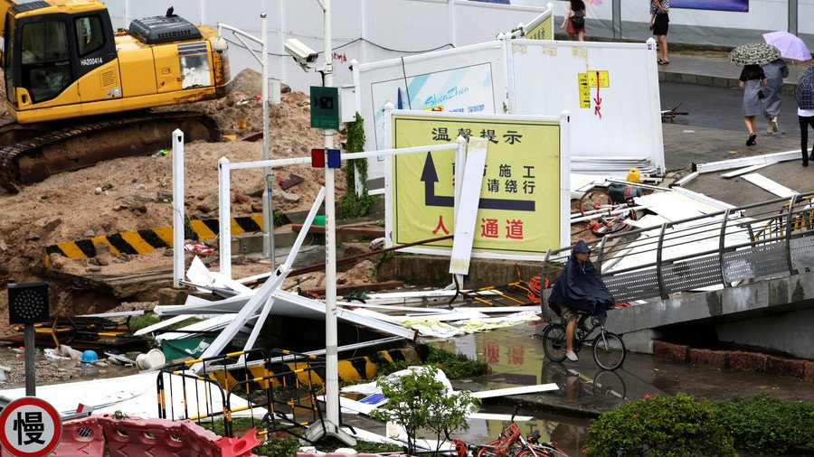 Reporter cheats death as typhoon-ravaged skyscraper debris hurtles to ground (VIDEO)