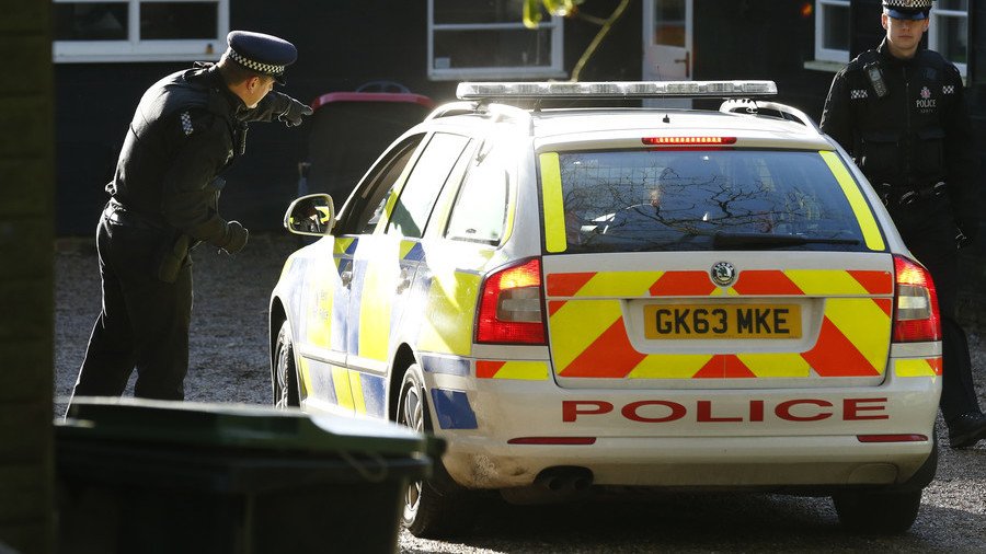Two UK teenagers arrested on suspicion of plotting terror attacks