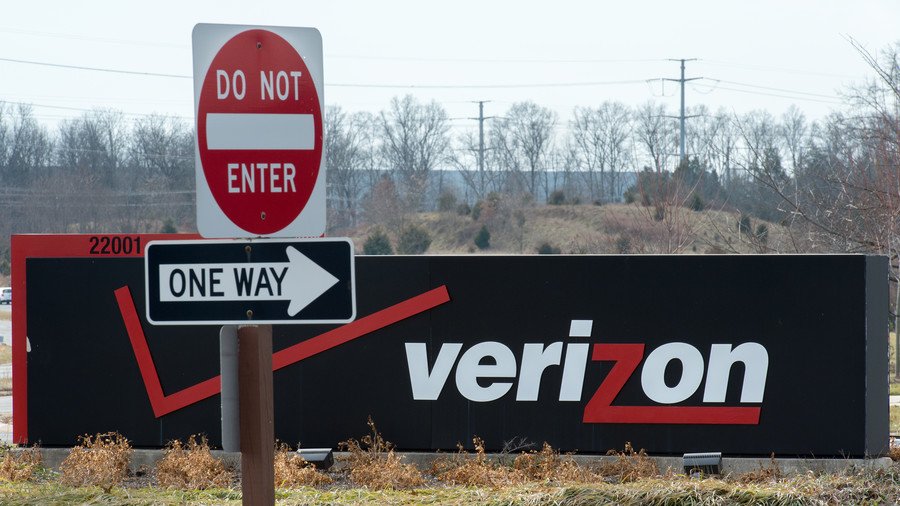 Verizon Wireless suffers massive outage across US