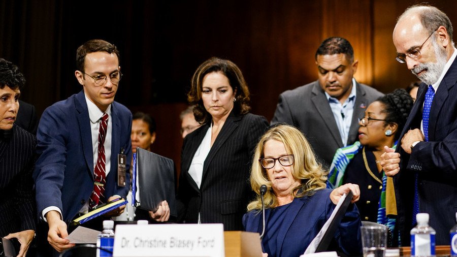 Mysterious envelope slip from Democrat to Ford’s attorney caught on VIDEO at Kavanaugh hearings