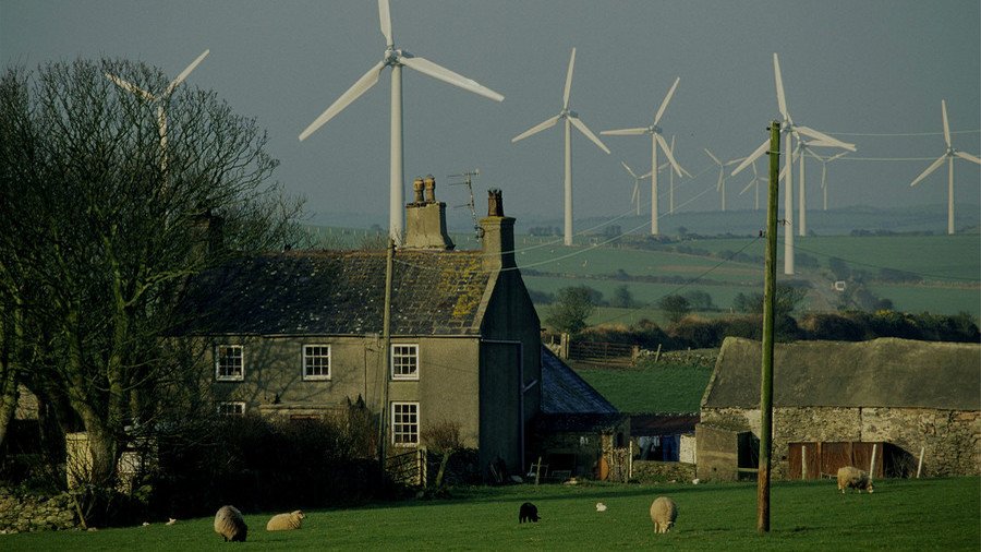 Renewables share in UK’s power generation hits record high 