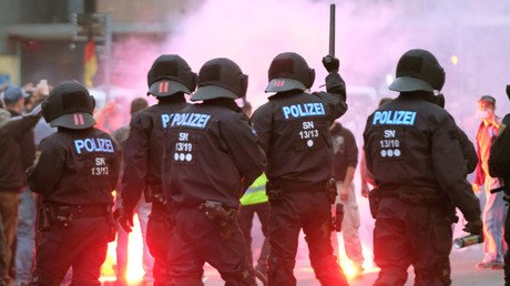 Nazi salutes & attacks on police probed after rally in German city