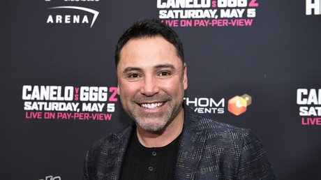 ‘No one wants to see it’: Boxing veteran De la Hoya earns mockery after dropping mic to tell rapper Snoop Dogg of comeback (VIDEO)