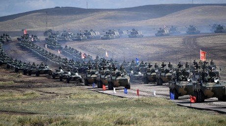 Steel march: Putin reviews troops & armor on parade during massive military drills (PHOTO, VIDEO)
