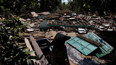 Huge 7.7 magnitude quake strikes off Indonesia just hours after fatal quake