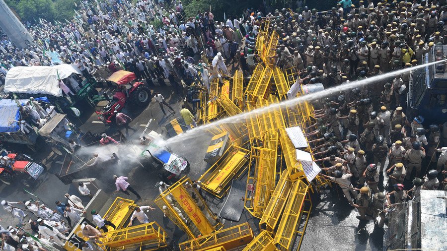 Police fire tear gas and water cannons against thousands of Indian protesters (PHOTOS, VIDEO)
