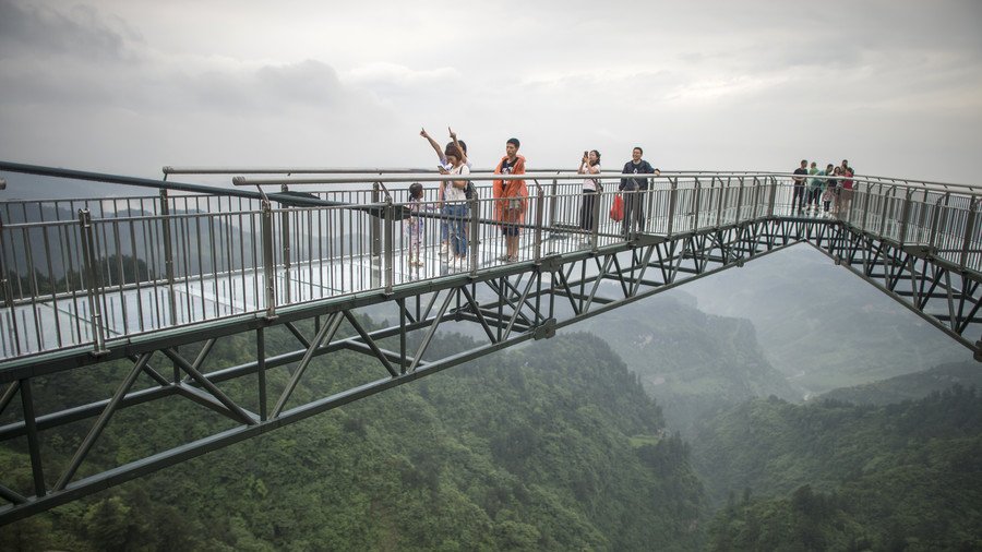 Chilling VIDEO shows tourist’s safety cord snapping during jump across 150m-high bridge in China