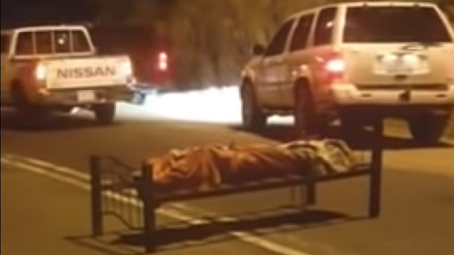 Gunned down man found tied to a bed on Saudi Arabia road (VIDEO)