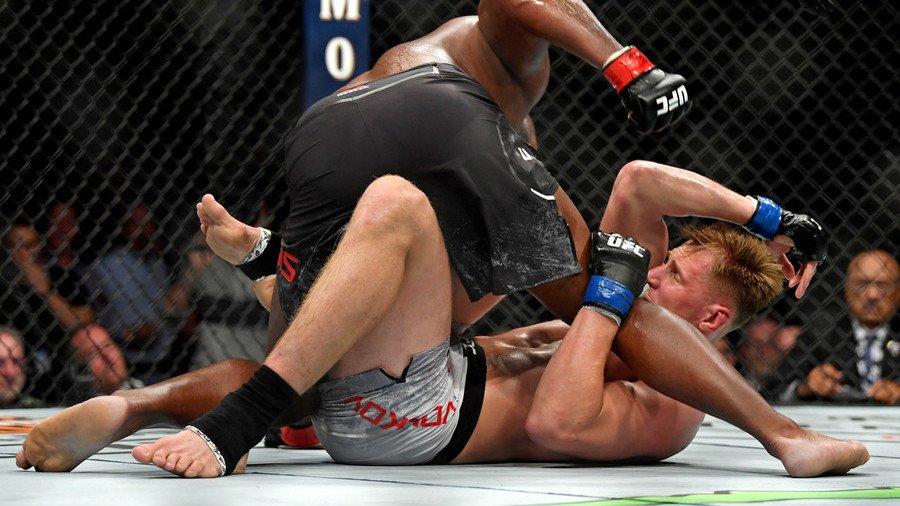 UFC 229: Derrick Lewis stuns Alexander Volkov with late KO 