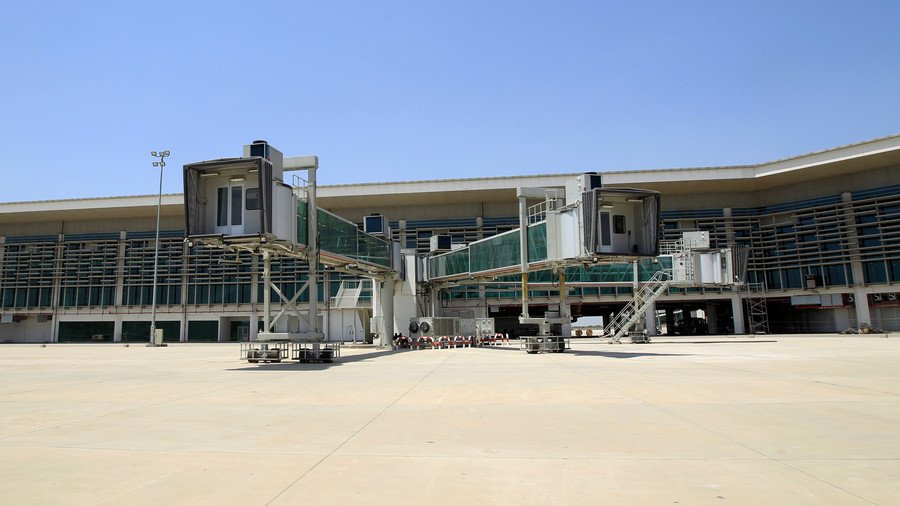 Passenger injured after boarding bridge collapses at Pakistan airport (VIDEO, PHOTOS)