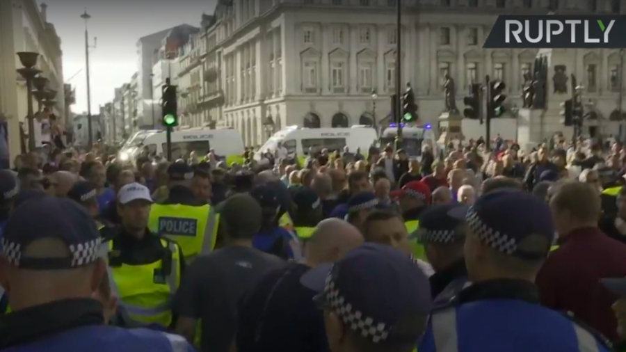 Football Lads Alliance rally meets counter-protesters in London (VIDEOS)