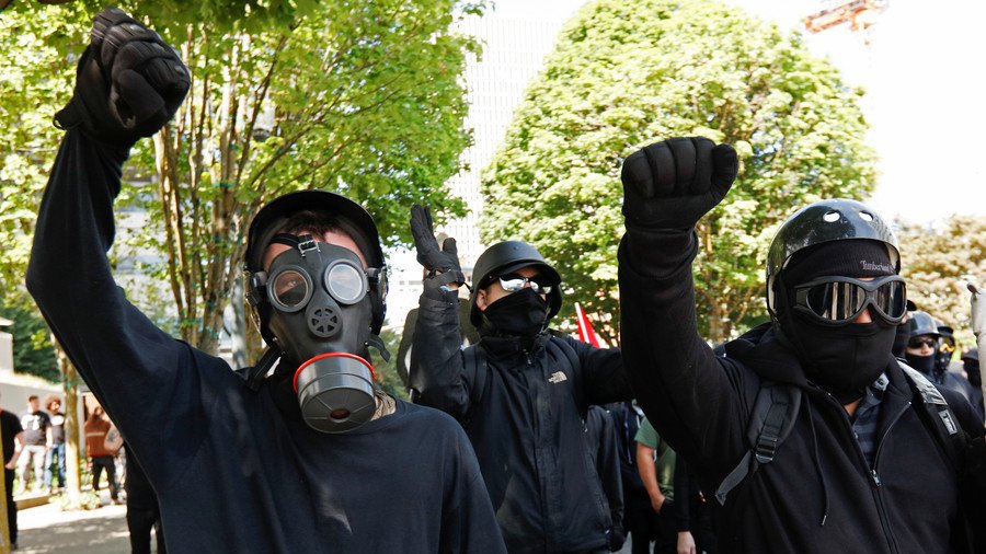 Right-wing Patriot Prayer faces off with anti-fascist protesters in Portland (VIDEOS)
