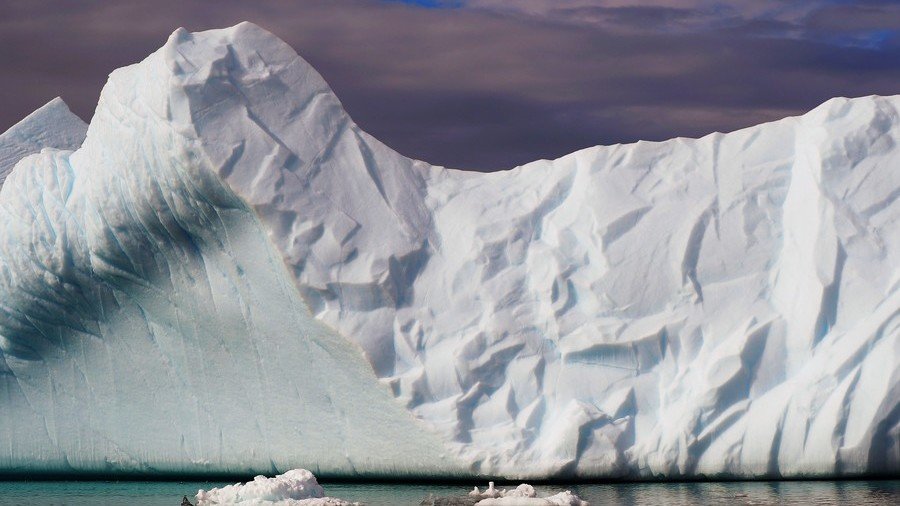 US economy like the Titanic, moving towards iceberg at full steam ahead - economist