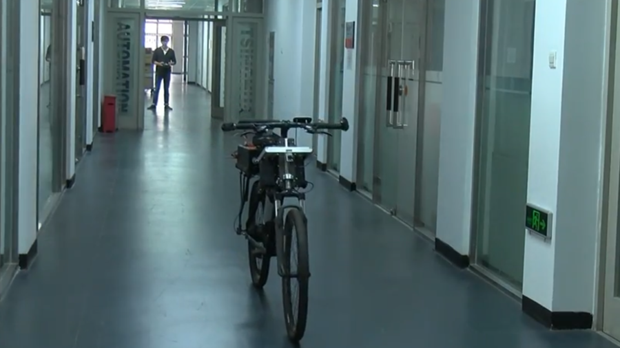 Beijing students invent free-wheeling, self-driving bicycle (VIDEO)
