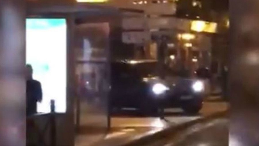 Ram attack: Driver repeatedly attempts to run down man on Madrid street (VIDEO)