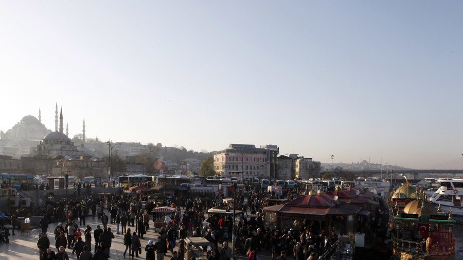 Shots fired in Istanbul tourist district, policeman injured in ‘brawl for gun’ – report