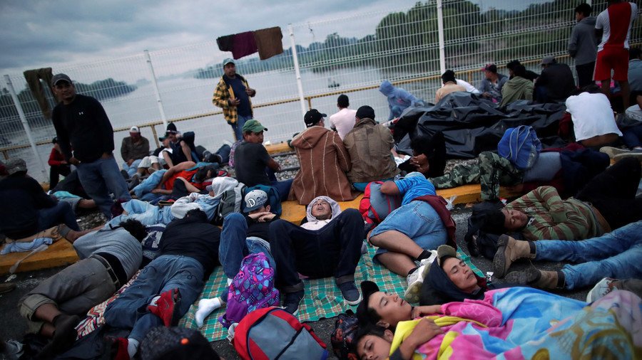 Mexico ‘opens border’ to women & children of US-bound migrant caravan (VIDEO)