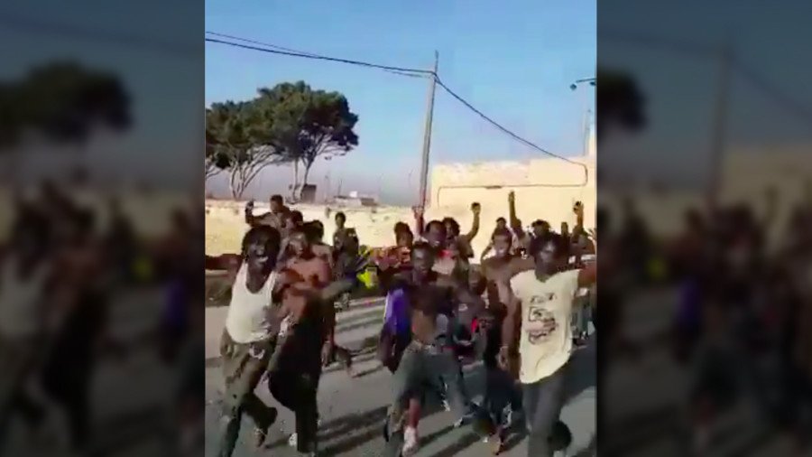 Hundreds of migrants storm barrier between Spain and North Africa (VIDEOS)