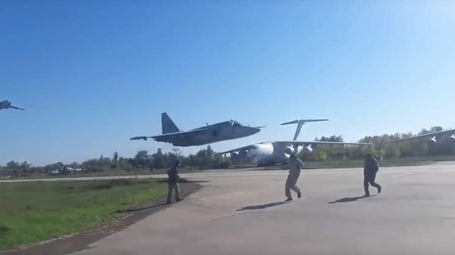 WATCH Ukrainian Su-25 fighter jets nearly hit landing strip in ultra-low flying stunt