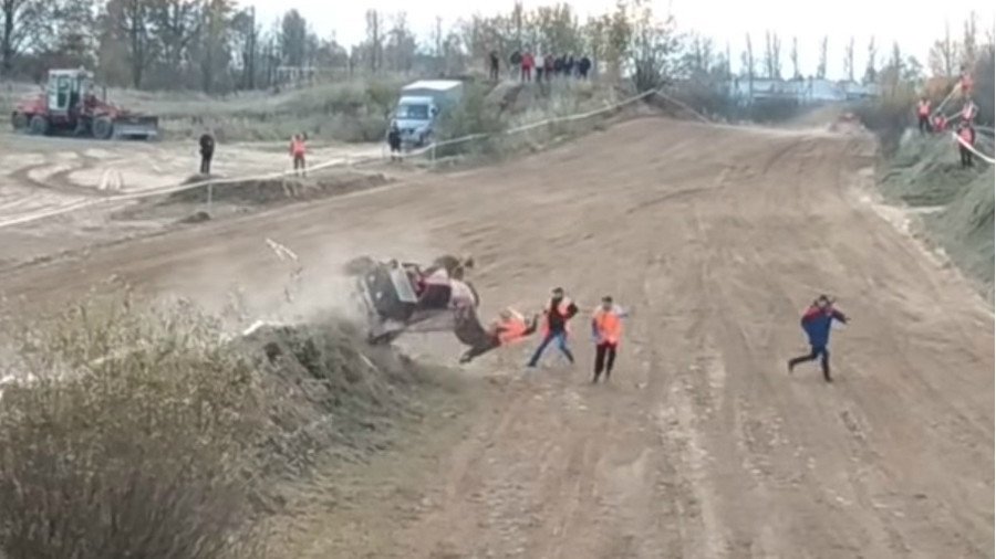 Autocross buggy smashes into sideline officials in Belarus (GRAPHIC VIDEO)