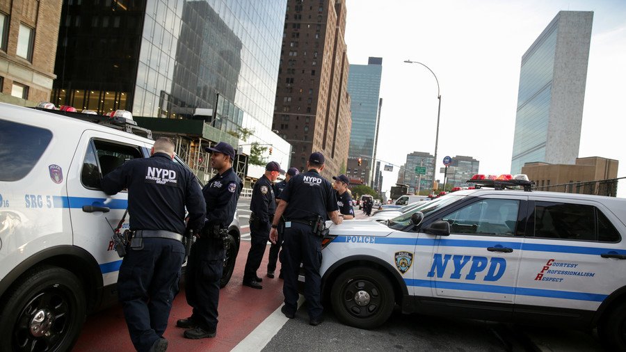 NYPD bomb squad removes suspicious package found near Robert De Niro’s restaurant