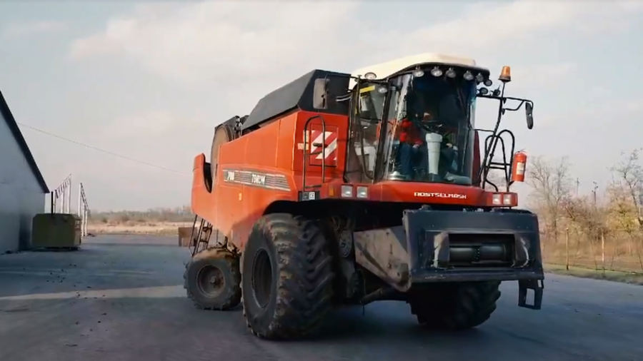 Self-driving high-tech combine harvester from Soyuz AI makers tested in Russia (VIDEO)