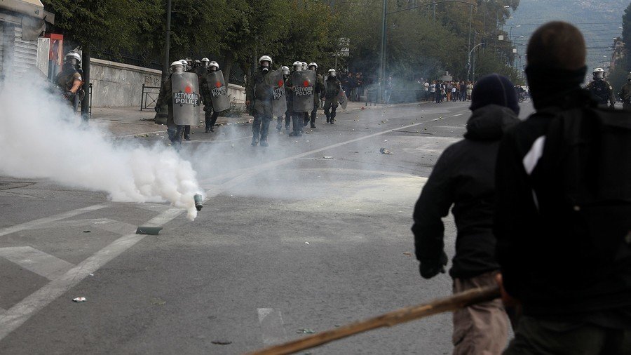 Flares v tear gas: Students clash with police over education reform in Athens (PHOTOS, VIDEO)