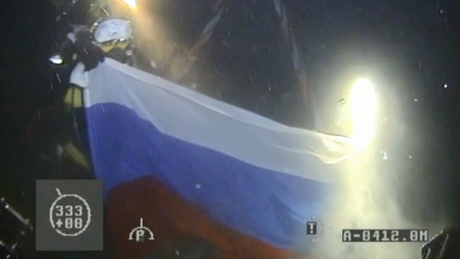 Into the dark: Russian Navy frogmen break record with 416m dive (VIDEO)