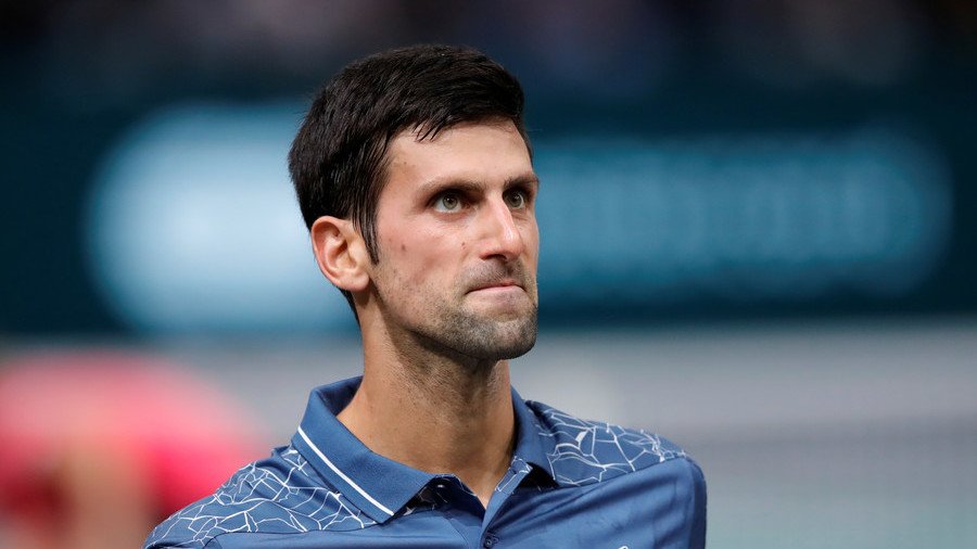 Djokovic halts match to help unwell fan despite whistles from Paris crowd (VIDEO)