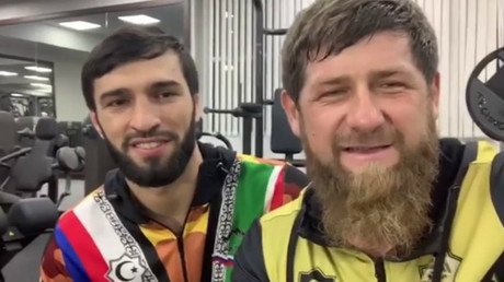 Kadyrov presents Mercedes to 5yo 'Chechen Schwarzenegger' after 4,105 push-ups 'record' (VIDEO)