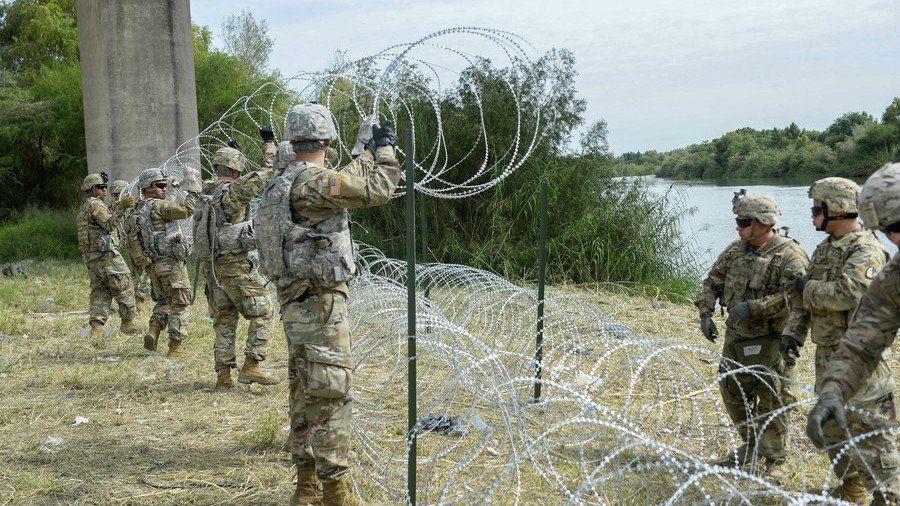 1,000s of troops & ‘beautiful’ razor wire: US border reinforced against ‘migrant invasion’ (VIDEOS)