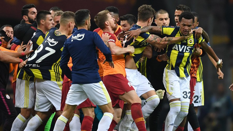 WATCH: Mass brawl marrs Istanbul derby between Galatasaray and Fenerbahce (VIDEO, PHOTOS)