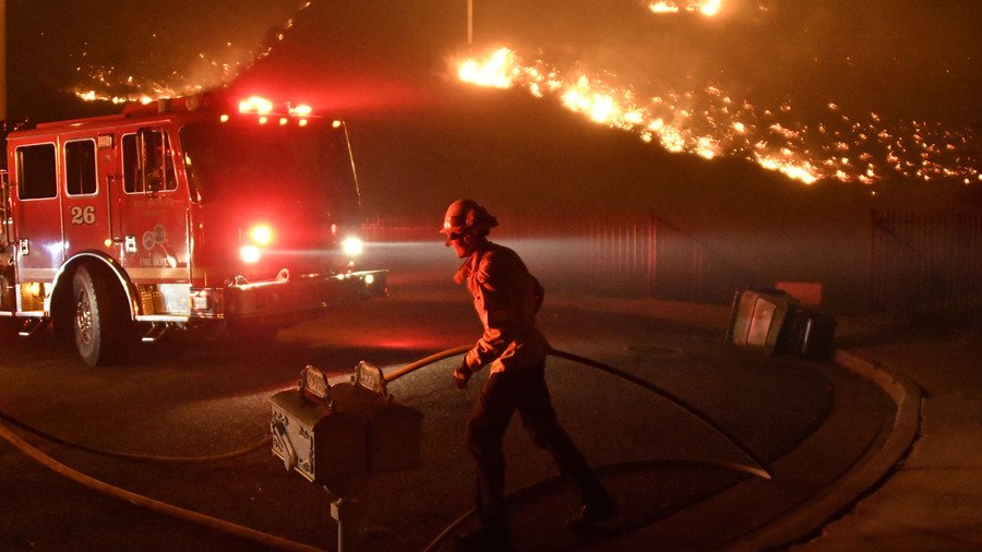 Raging California wildfires force LA Rams to cancel training as players, coaches evacuate homes 