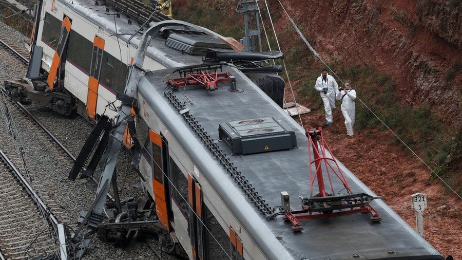 Passenger train derails near Barcelona, casualties reported (PHOTOS)