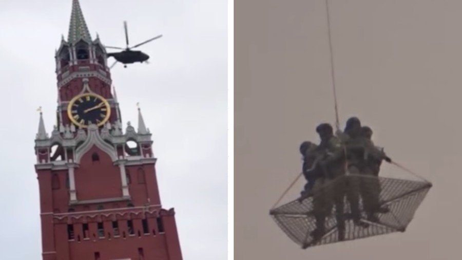 Armed soldiers flying over Kremlin in net suspended from helicopter leave locals baffled (VIDEO)