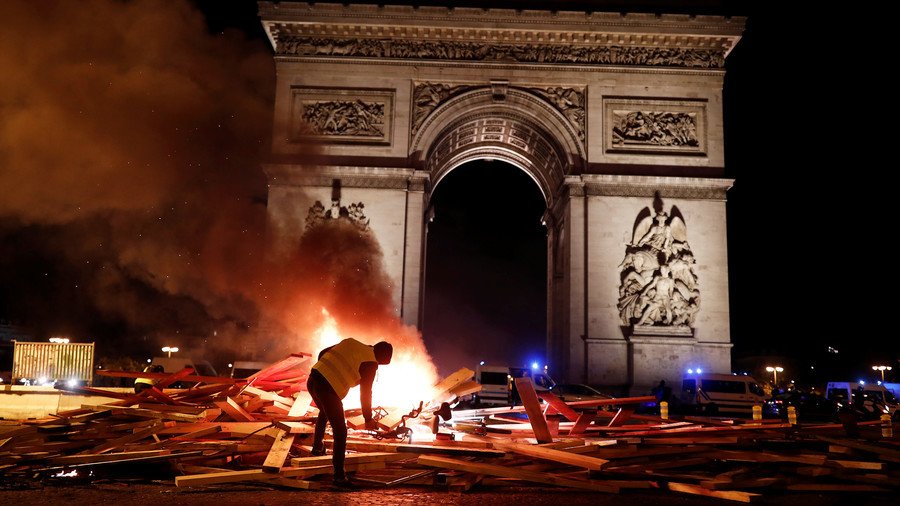 Night rage: Furious ‘Yellow Vest’ protesters turn Paris into ‘war zone’ (VIDEO)