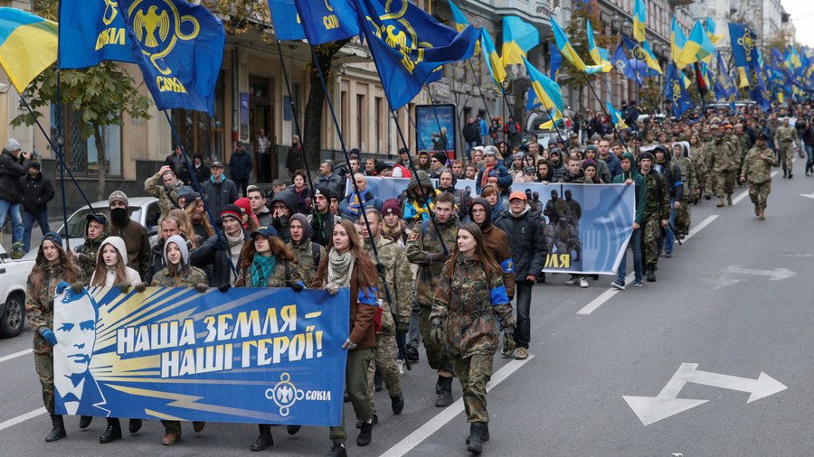 200 nationalist militants take over shopping mall in central Kiev – and cops make ONE arrest (VIDEO)