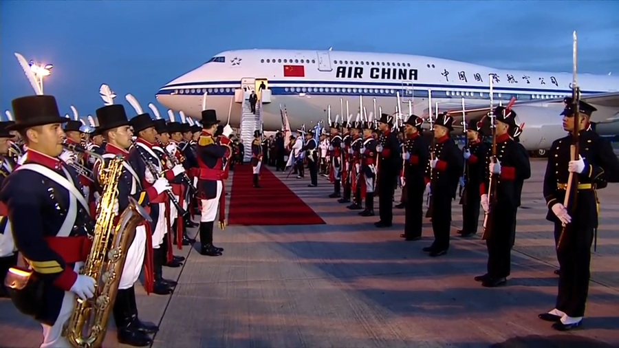 Argentine honor guard mistakes Chinese official for President Xi (VIDEO)
