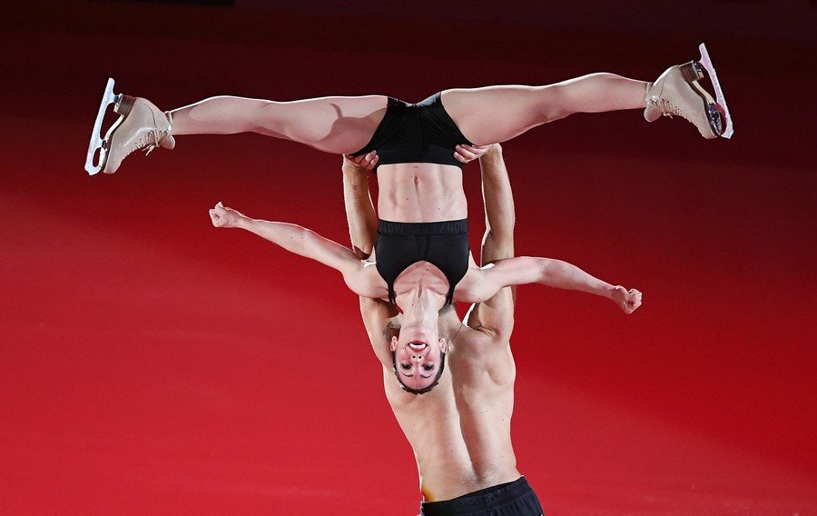 Russian figure skating star's 'striptease' routine nearly became REAL  STRIPTEASE during performance — RT Sport News